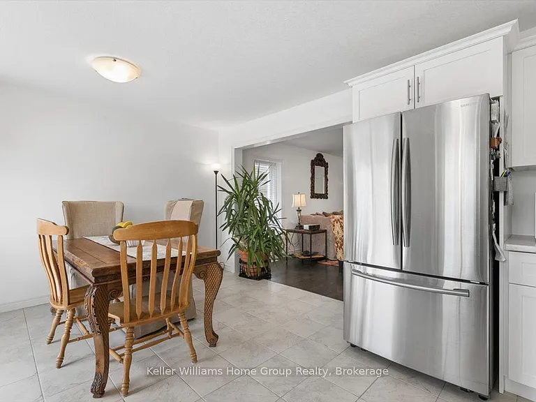12 Ambrous Cres — Photo 14