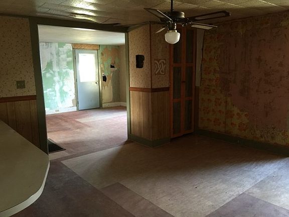 5th image of 225 E Main St