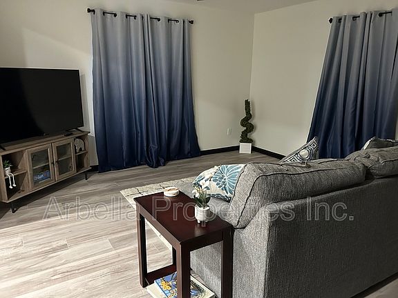 4th image of 1106 Buffalo St