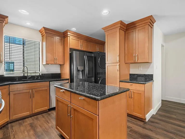 2520 Ruhland Ave #D — Photo 7
