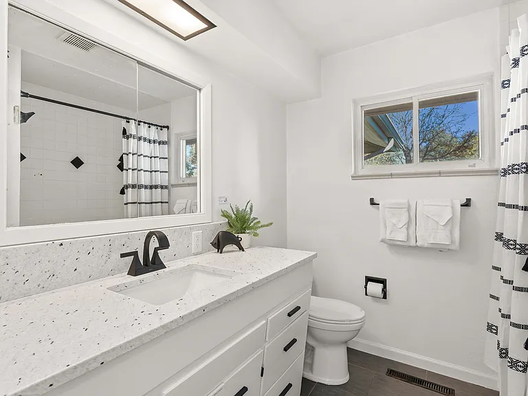 1004 Mantz Pl — Photo 15