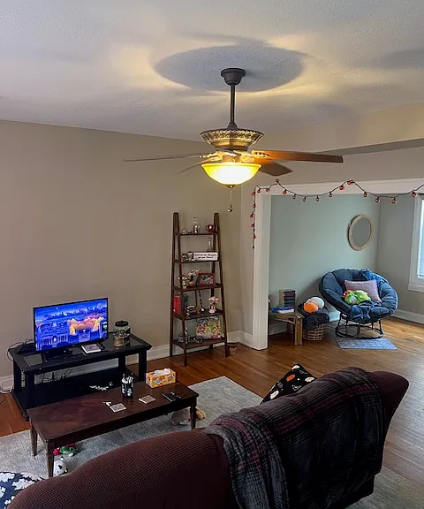 700 N Roan St #11 — Photo 2
