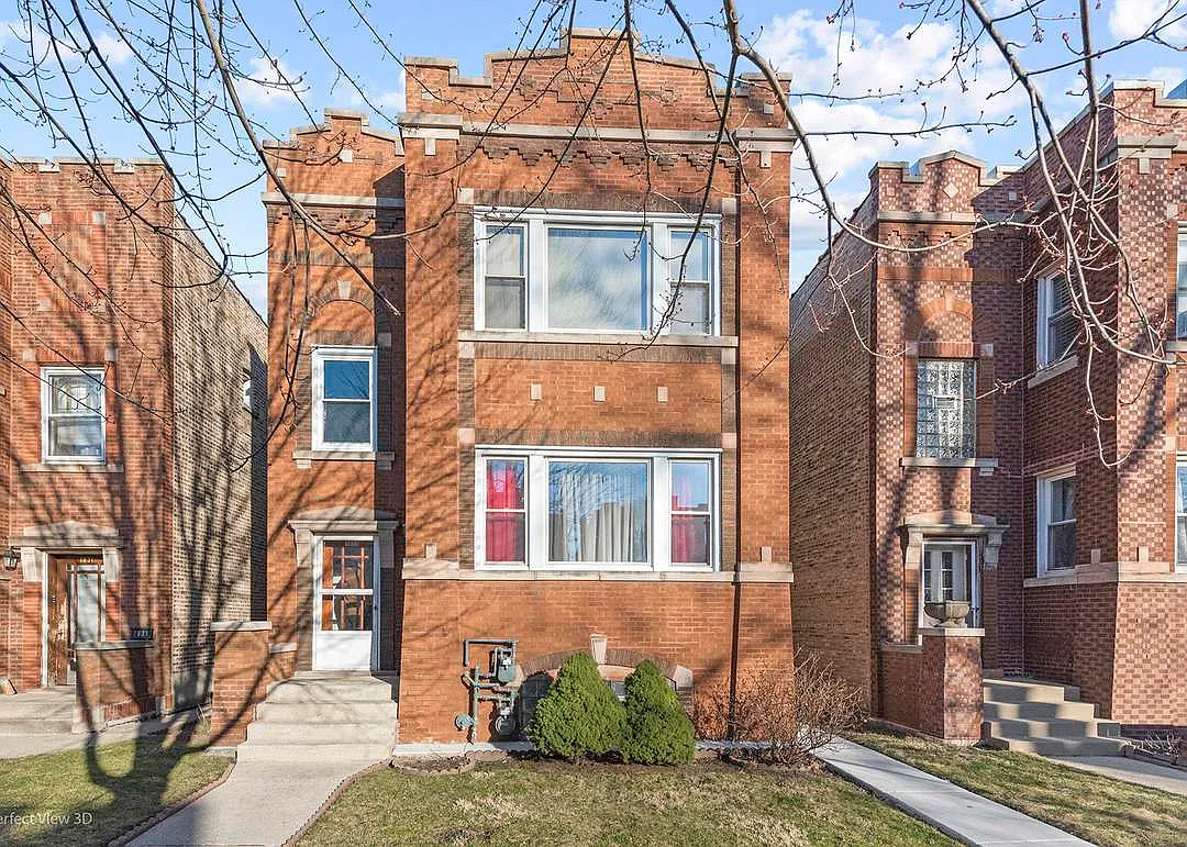 1833 Wesley Ave — Photo 1