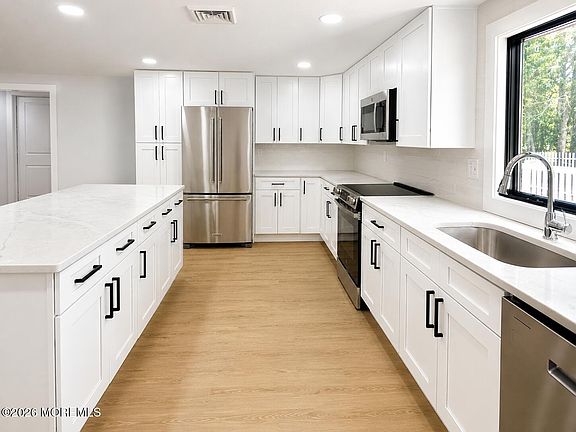 5th image of 141 Chestnut Street