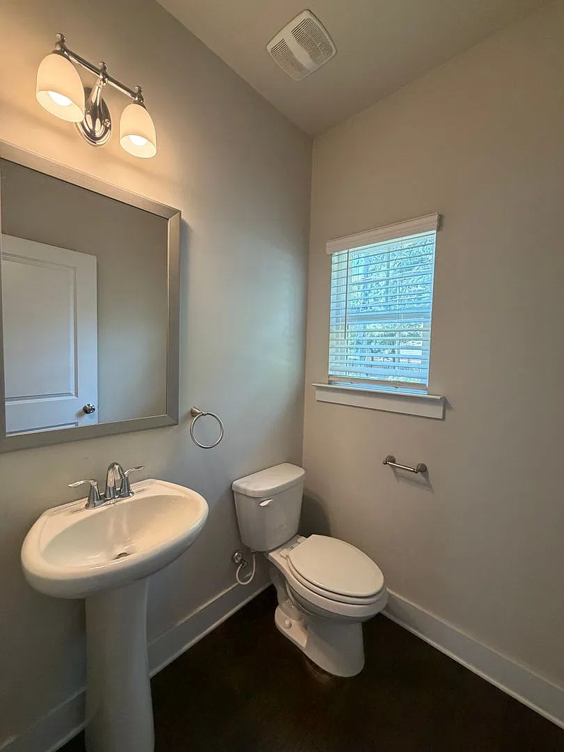 Upscale Town Home in an awesome location — Photo 4