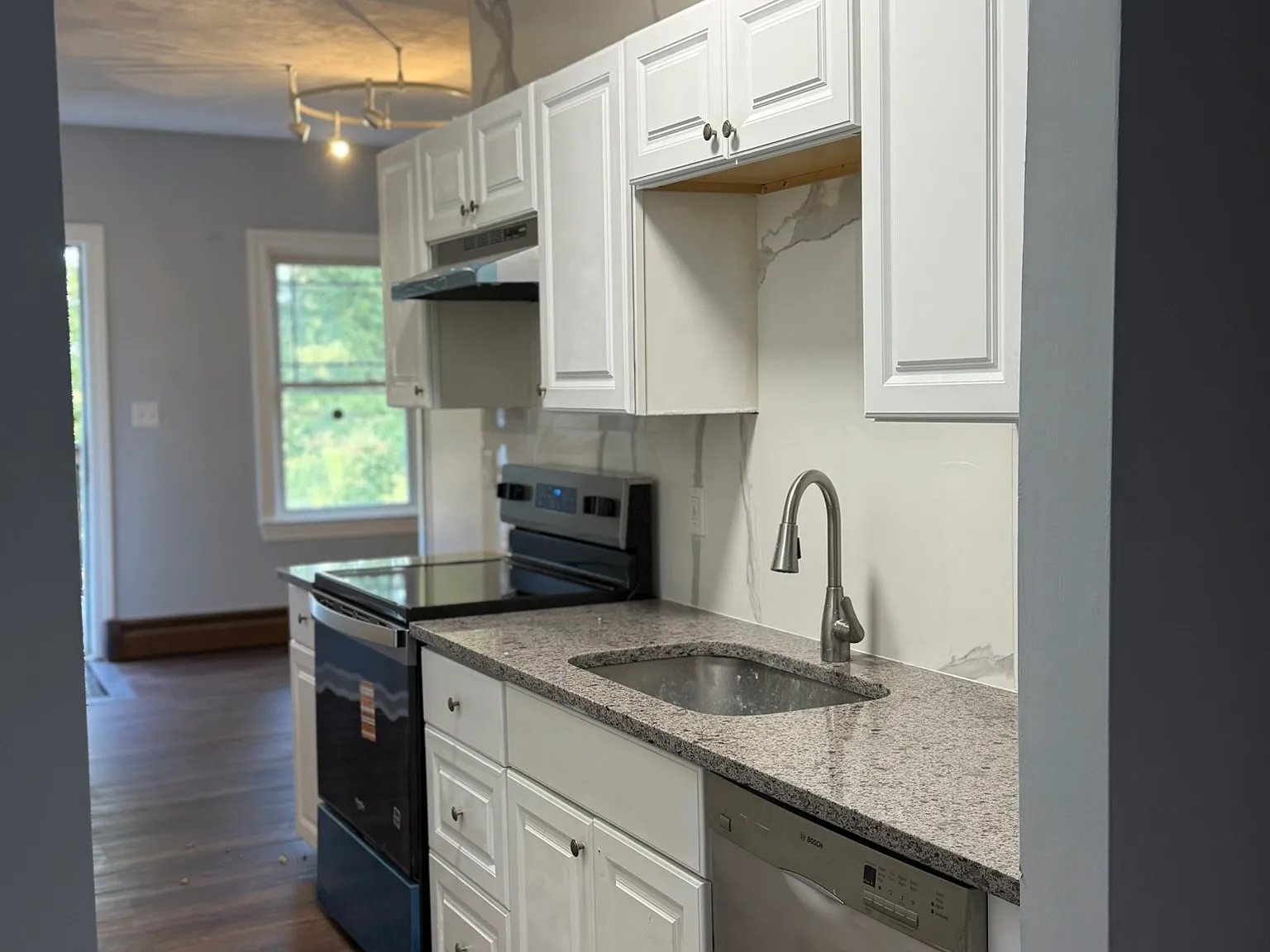 2 bed, 1910 sqft, $2,600 — Photo 4