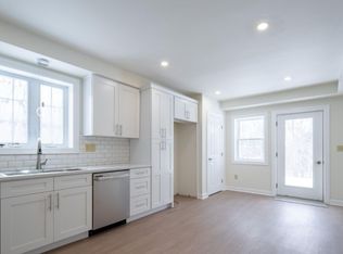 489 Grooms Rd #A, Clifton Park, NY 12065