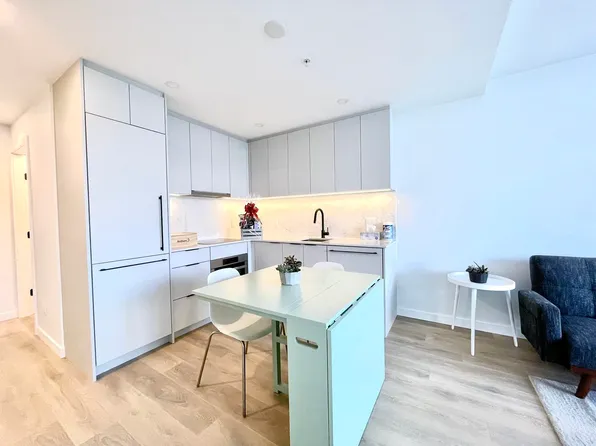 13685 102nd Ave #2501, Surrey, BC V3T 1N7