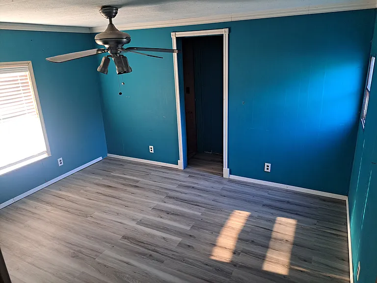 7851 FM 673 — Photo 12