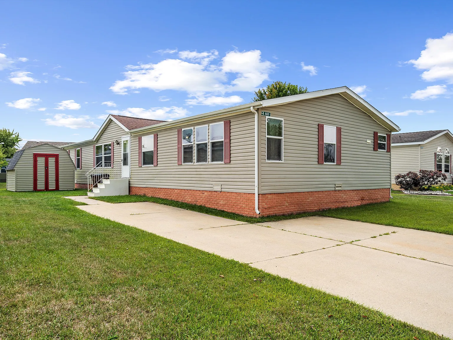 3 bed, 2016 sqft, $1,699 — Photo 1