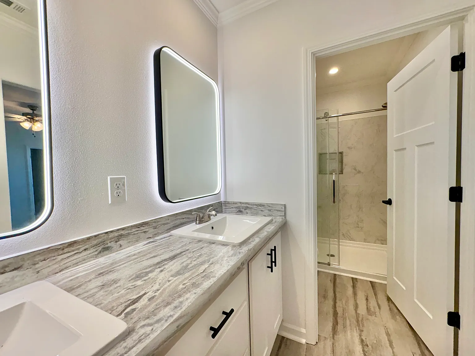 2 bed, 2.0 bath, 1352 sqft, $2,400 — Photo 3