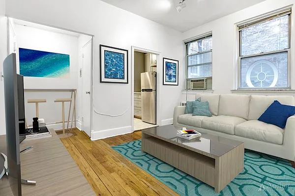 Rented by Anchor Associates | media 9