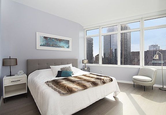 4th image of 42 W 33rd St #32H