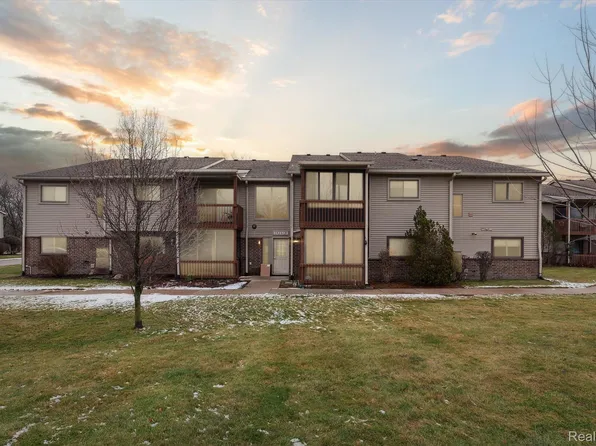 10193 Nancys Blvd APT 80, Grosse Ile, MI 48138