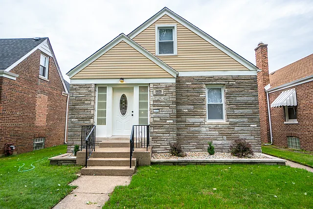 11026 S Avenue B photo 1