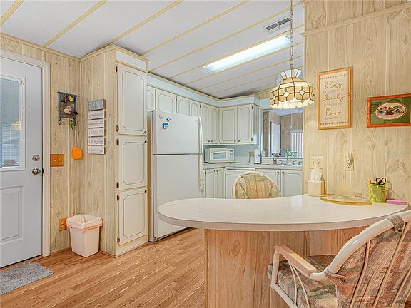5th image of 108 KENSINGTON PARK DRIVE