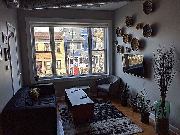 2nd image of 4363 N Lincoln Ave