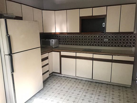 Spacious kitchen