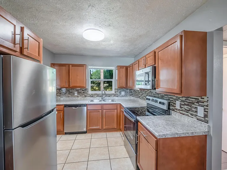 3351 Cesery Blvd — Photo 10