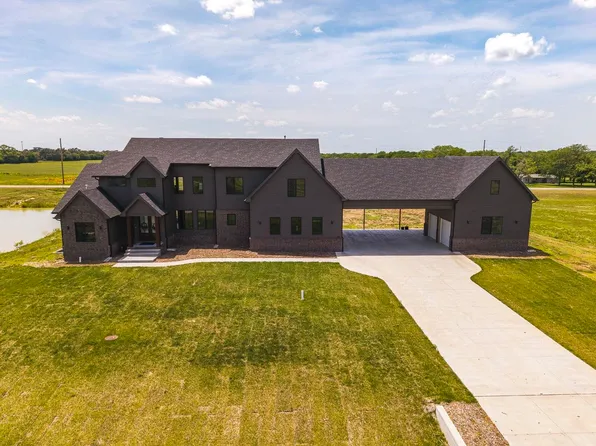 243 Thurston Ln, Derby, KS 67037
