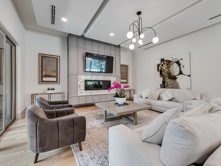 4528 W Amherst Ave — Photo 2