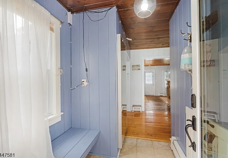 209 Hudson Ave — Photo 8