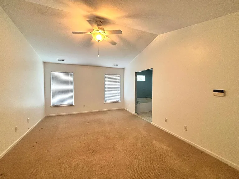 2307 Charing Cross Rd — Photo 16
