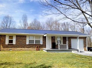 900 Hilltop Rd, Red Boiling Springs, TN 37150