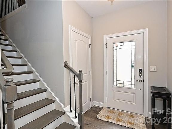 3rd image of 524 Trillium Way