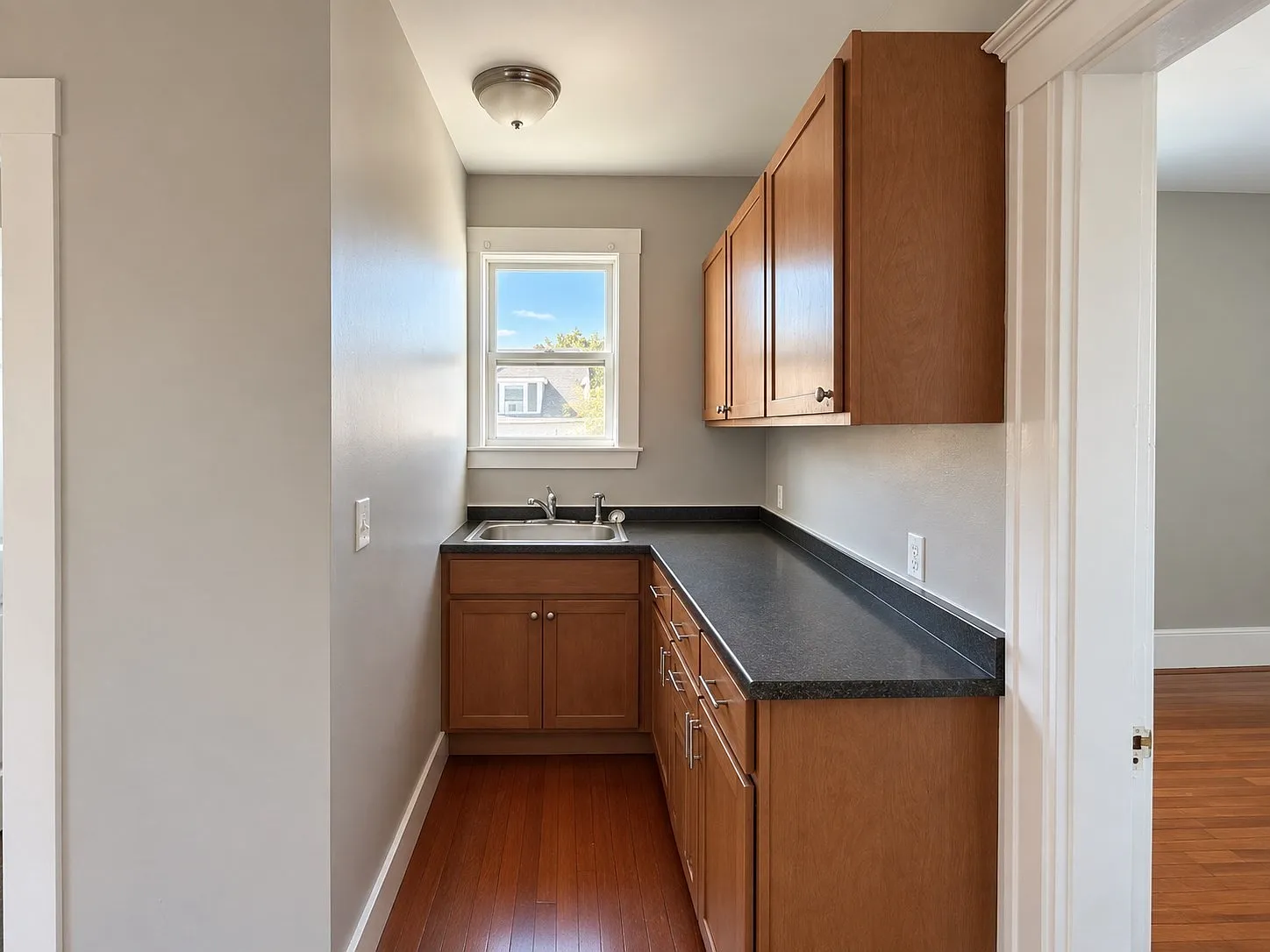 3 bed, 1.0 bath, 99999 sqft, $2,400 — Photo 4