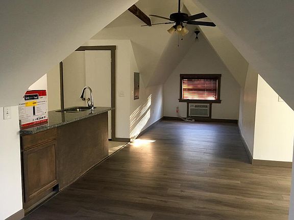 3rd image of 2229 Meyer Ave