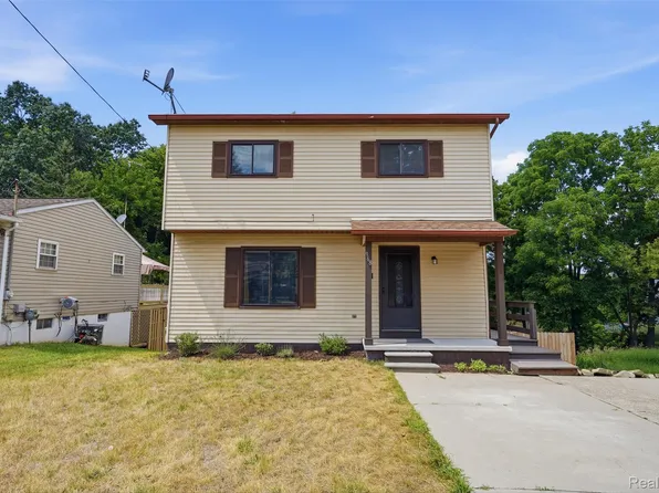 968 Parallel St, Fenton, MI 48430