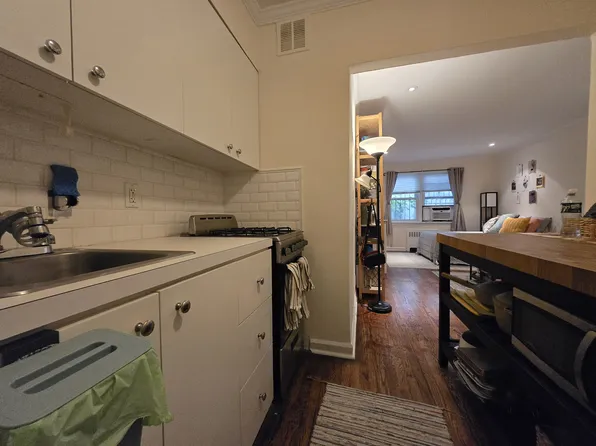 1378 Lexington Avenue image 5 of 9