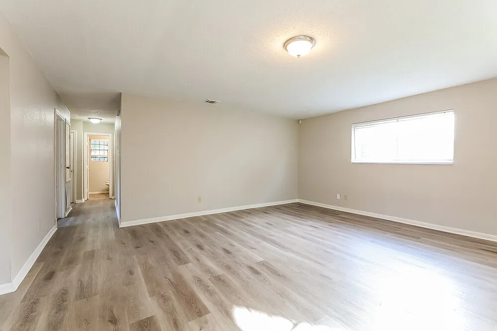3 bed, 2.0 bath, 1168 sqft, $1,715 — Photo 4