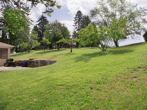 2nd image of 180 Bonnie Dr