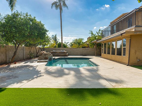 2nd image of 5619 E Paradise Ln