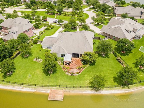 2nd image of 2050 Lake Fountain Dr