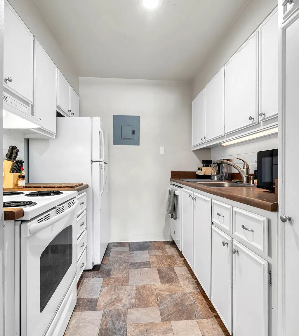 2 bed, 1059 sqft, $2,390 — Photo 3