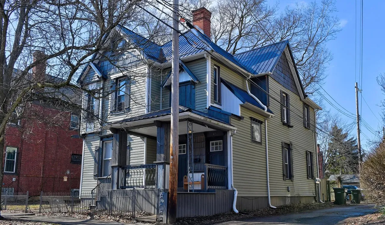 47-49 S Monroe — Photo 1