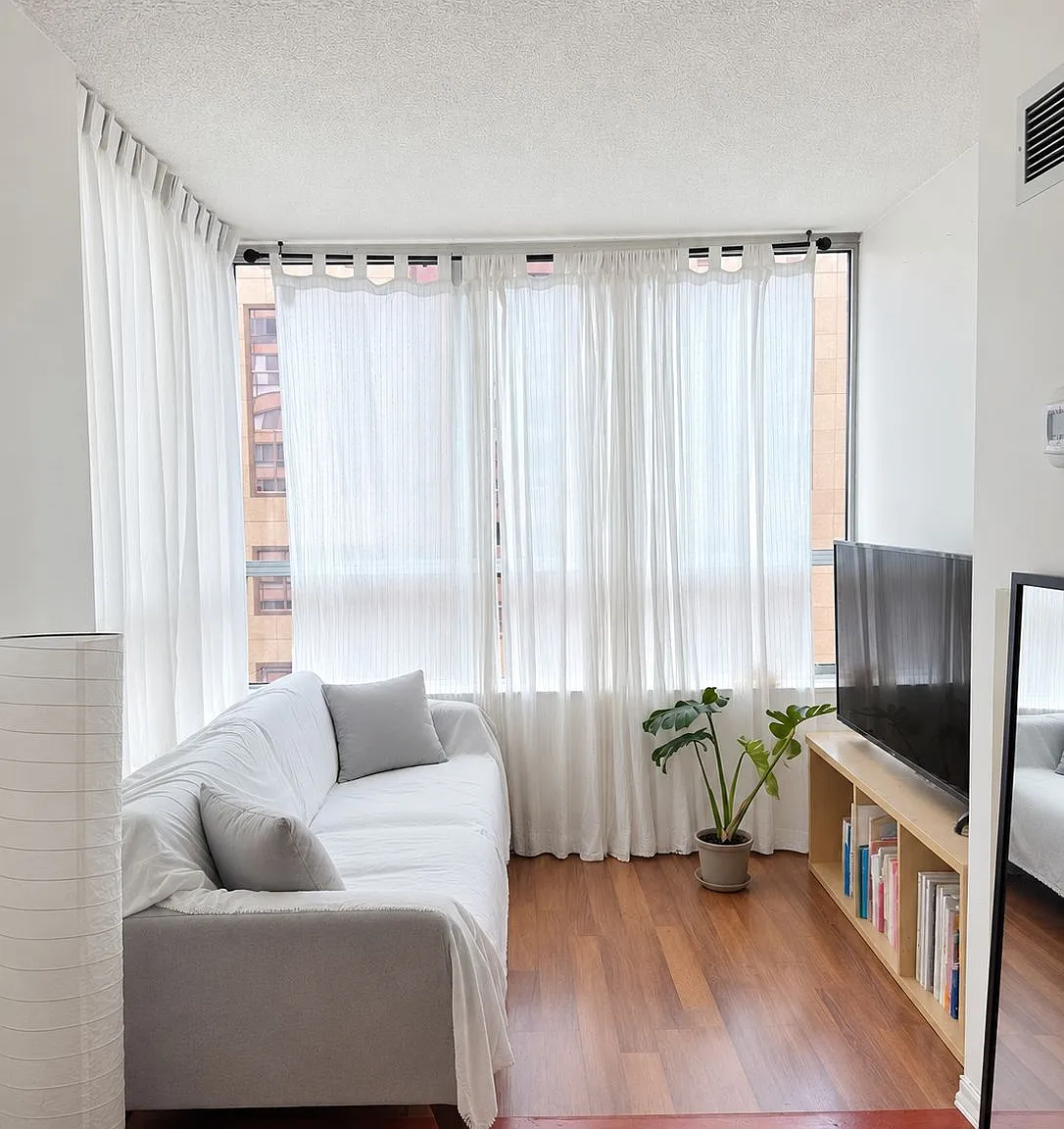 717 Bay St — Photo 3