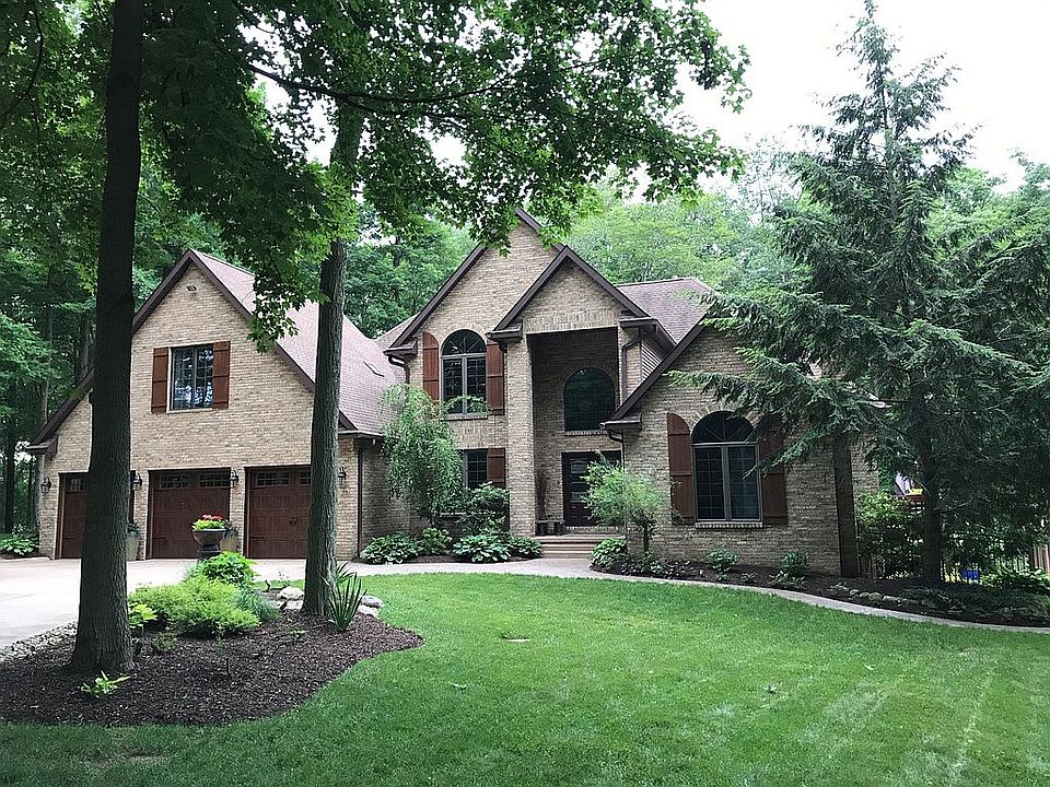 1st image of 421 Pinehurst Dr