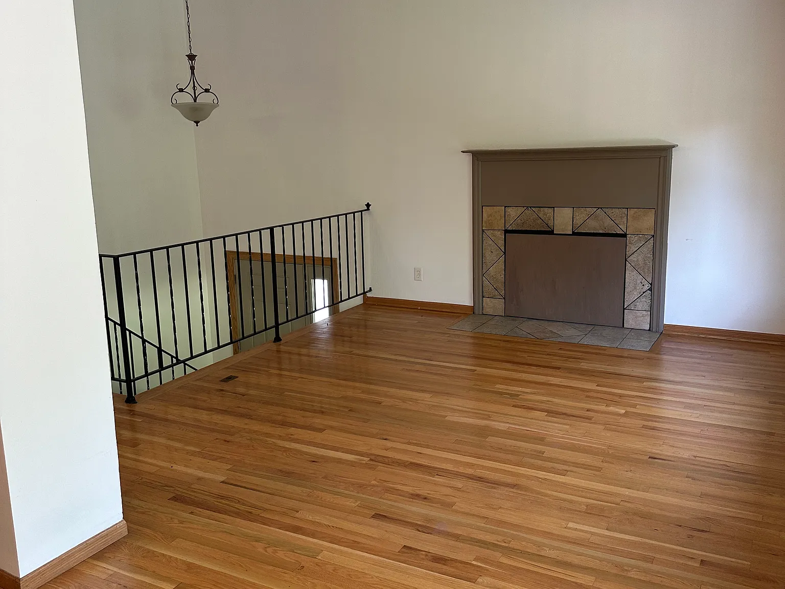 3 bed, 2000 sqft, $2,300 — Photo 2