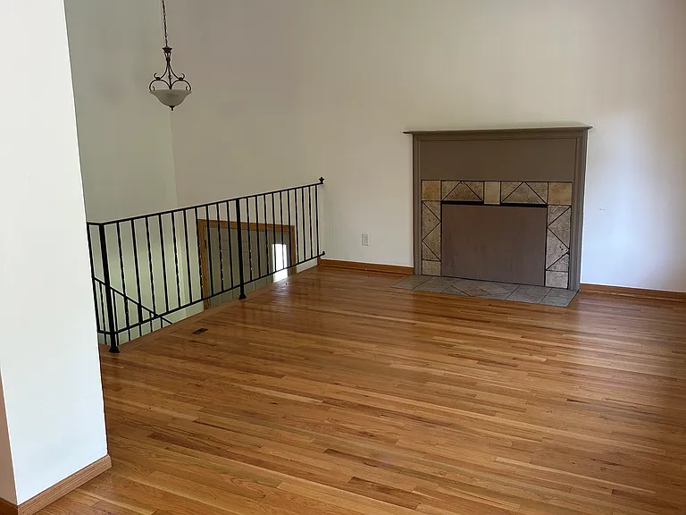 615 Ridgeview Dr E #1 — Photo 2