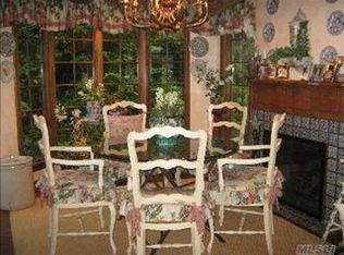 340 Mill Spring Rd, Manhasset, NY 11030