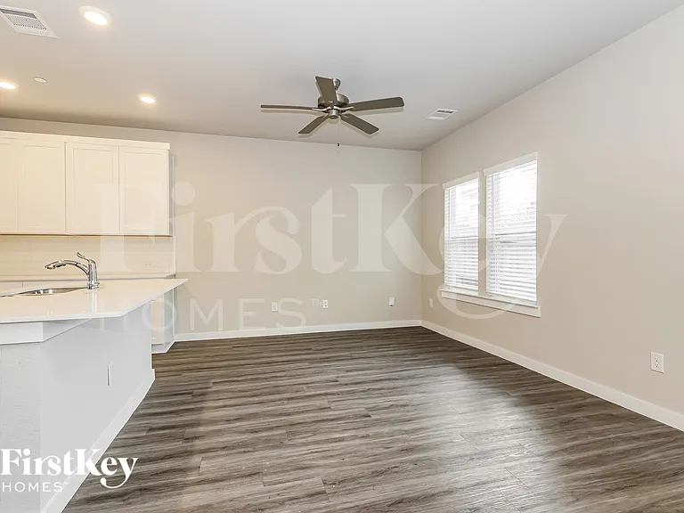 18326 W Centro Cir — Photo 6