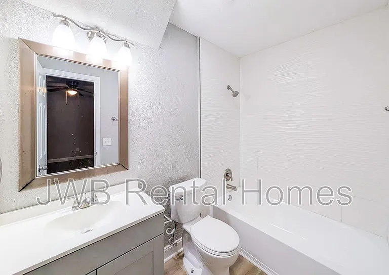 7819 Jasper Ave — Photo 9