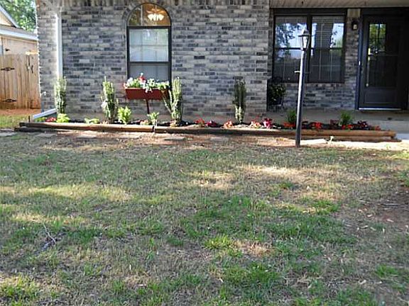 2nd image of 408 E Hillcrest Ln