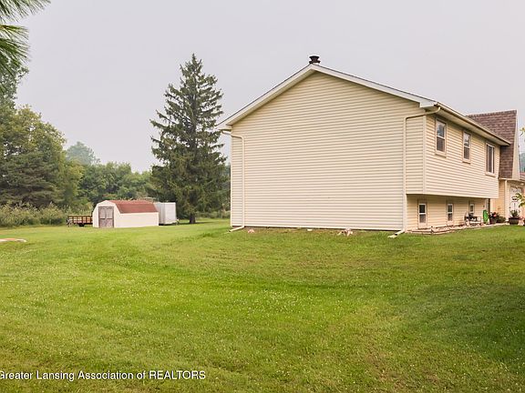 3rd image of 900 Lucy Rd