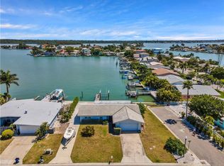 17429 2nd St E, Redington Shores, FL 33708