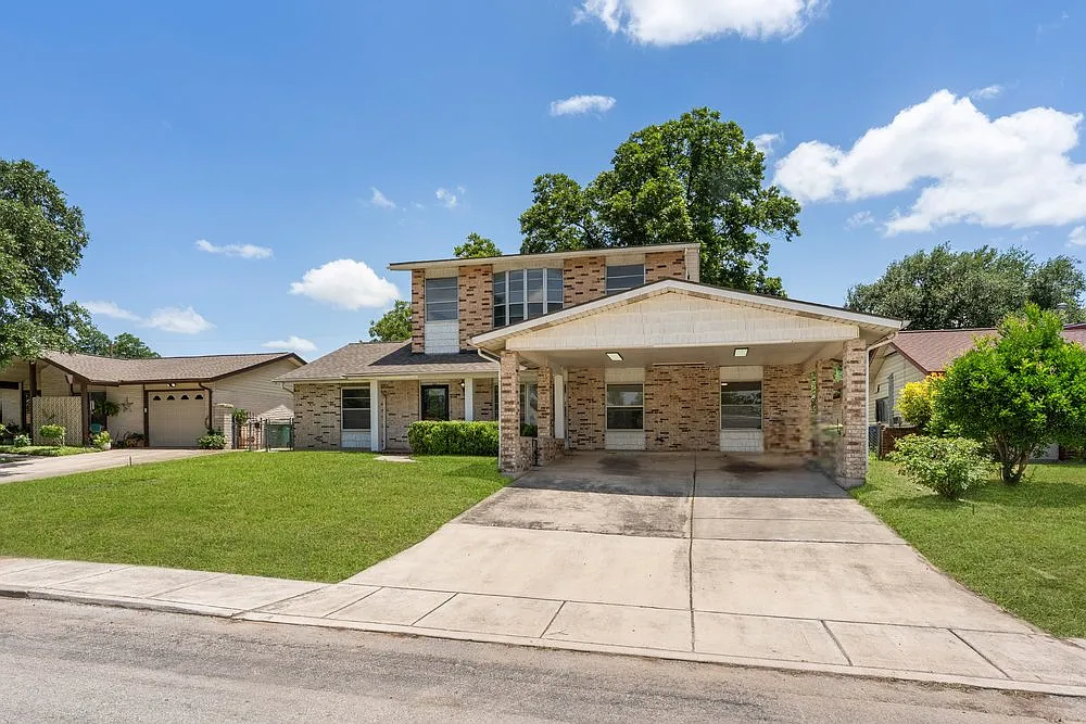6 bed, 3415 sqft, $2,650 — Photo 1